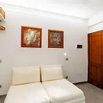 Terrazza Con Glicine By Interhome בית נופש אלסיו