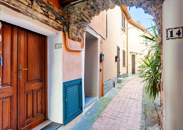 Terrazza Con Glicine By Interhome Nyaraló *