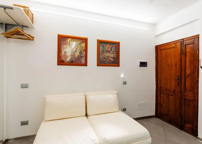 Terrazza Con Glicine By Interhome Nyaraló Alassio