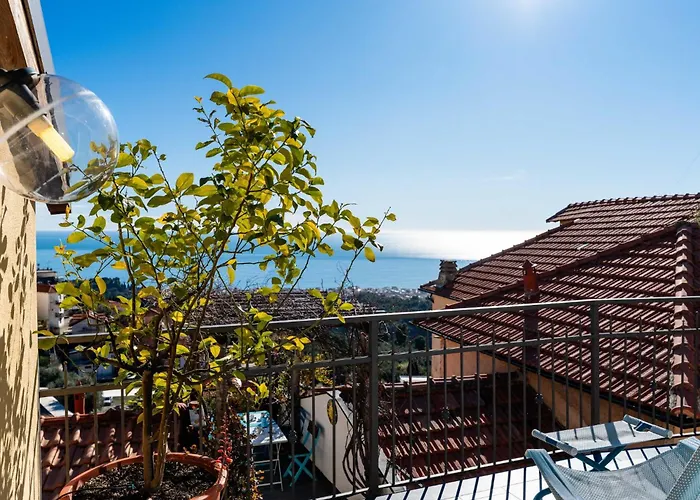 Terrazza Con Glicine By Interhome Nyaraló Alassio