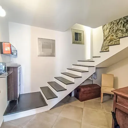 Terrazza Con Glicine By Interhome Tatil Evi Alassio