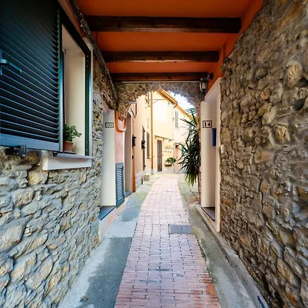 Сasa de vacaciones Terrazza Con Glicine By Interhome Alassio
