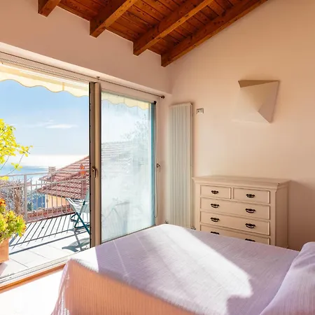 Terrazza Con Glicine By Interhome Feriehus Alassio