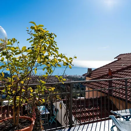 Terrazza Con Glicine By Interhome Feriehus Alassio